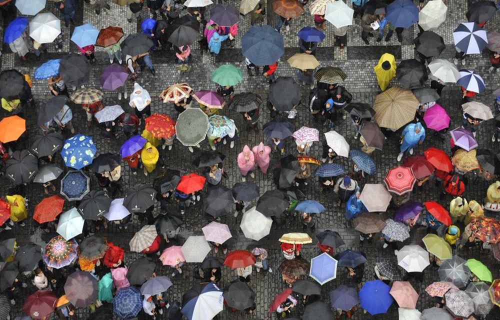 Ir para  <p>Novas e poderosas &aacute;reas de instabilidade, alimentadas por corrente de ar muito quente, v&atilde;o atingir sobre o Rio Grande do Sul na madrugada e na manh&atilde; desta segunda-feira. Chove em todas as...